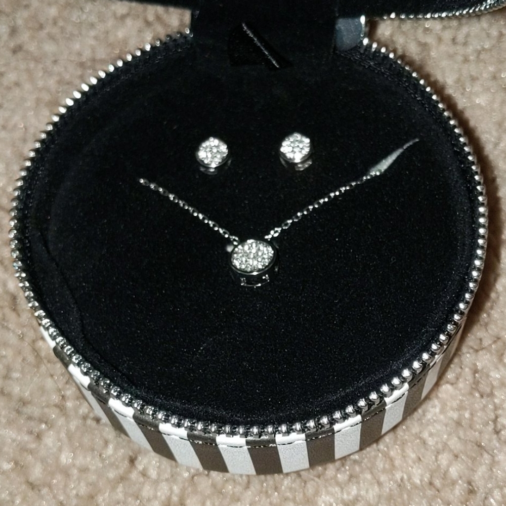Earrings and necklace set